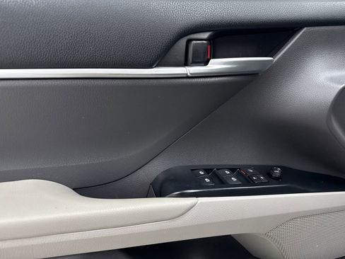 Used 2018 Toyota Camry SE w/ Convenience Package FWD image 35