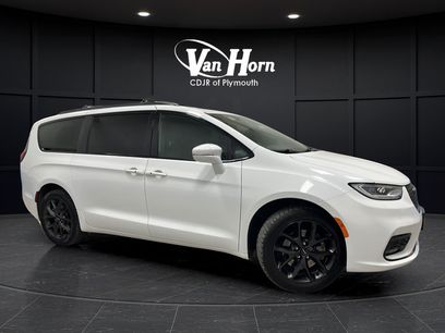 Used 2022 Chrysler Pacifica Touring-L w/ S Appearance Package
