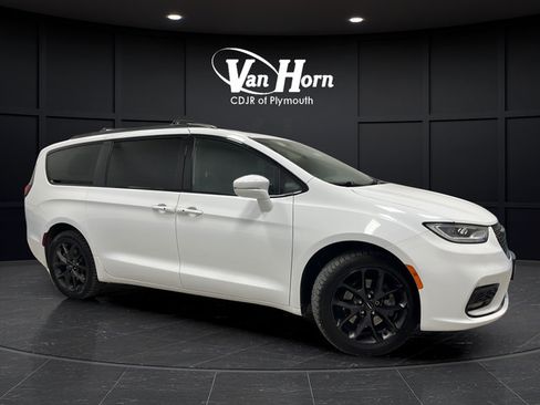 Used 2022 Chrysler Pacifica Touring-L w/ S Appearance Package AWD/4WD image 1