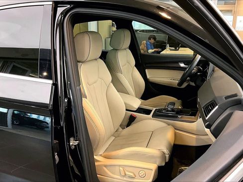 Used 2023 Audi Q5 2.0T Premium w/ Convenience Package image 9