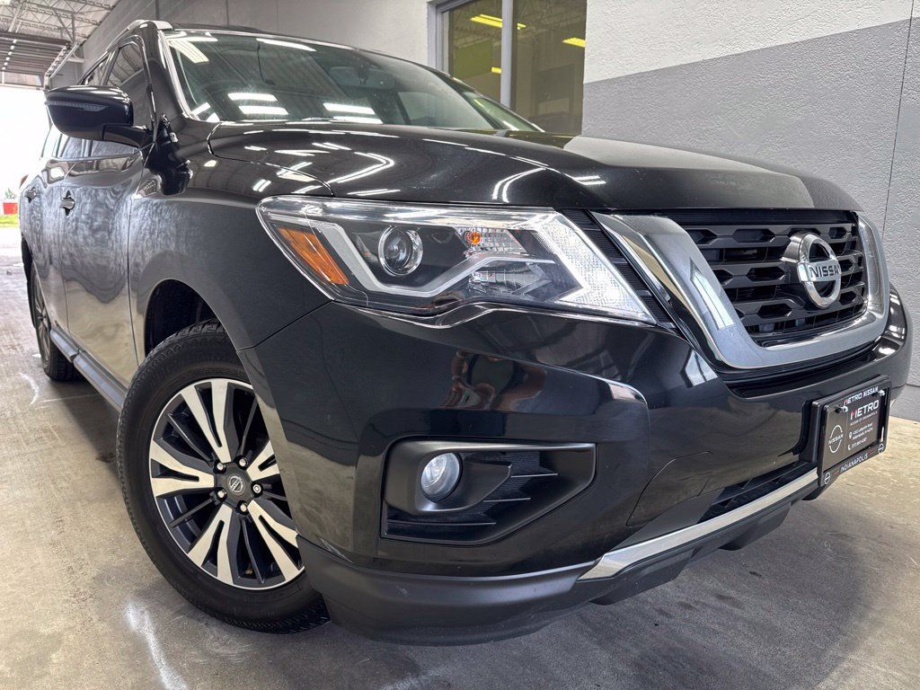 Used 2019 Nissan Pathfinder SV w/ SV All Weather Package FWD image 2