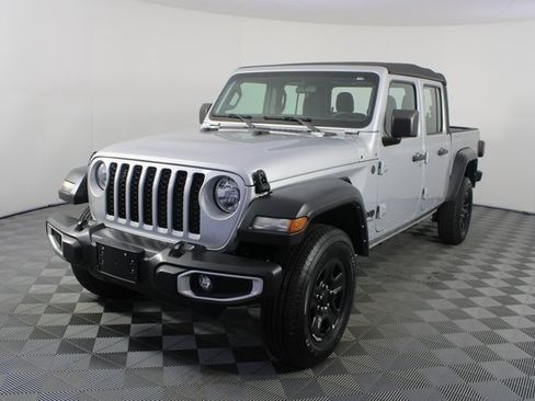 Used 2023 Jeep Gladiator Sport image 19