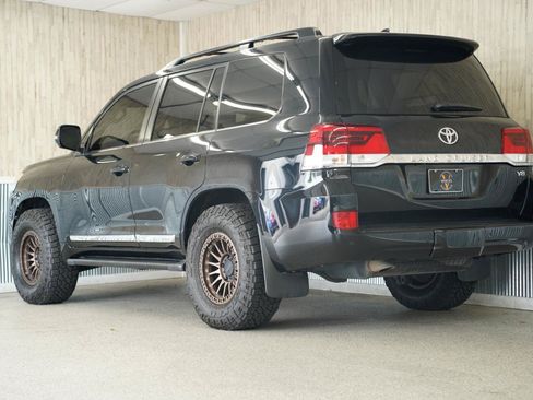 Used 2017 Toyota Land Cruiser AWD/4WD image 7