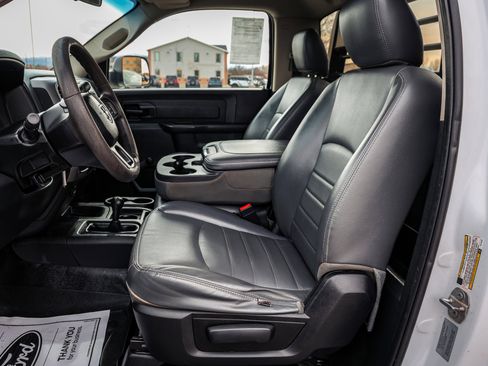 Used 2017 RAM 3500 Tradesman w/ Chrome Appearance Group image 8