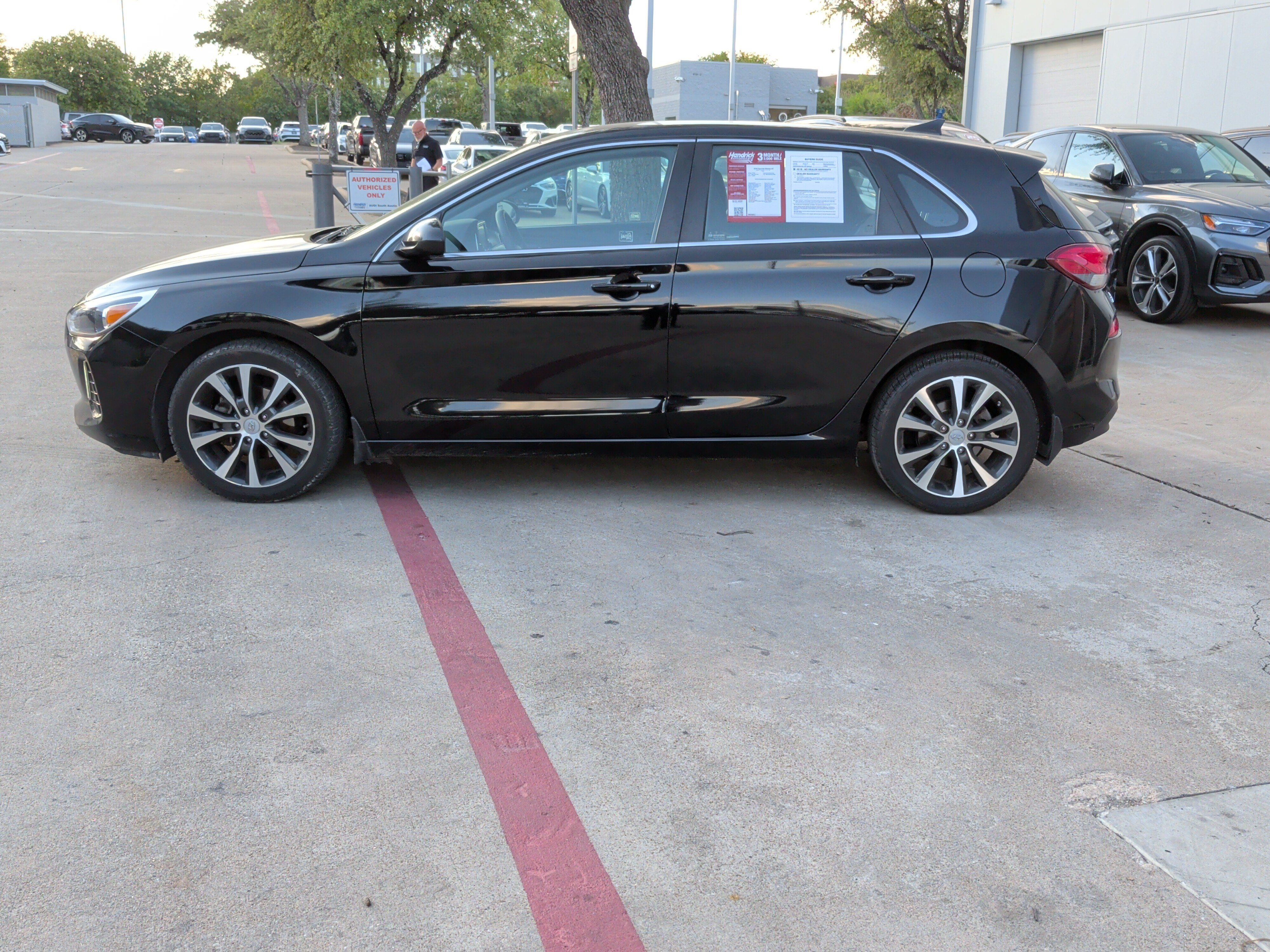 Used 2018 Hyundai Elantra GT FWD image 7