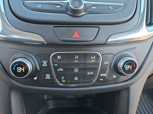 Used 2018 Chevrolet Equinox LT image 23