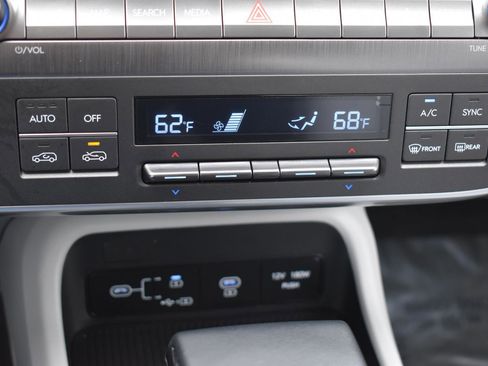 Used 2025 Hyundai Kona SEL AWD/4WD image 10