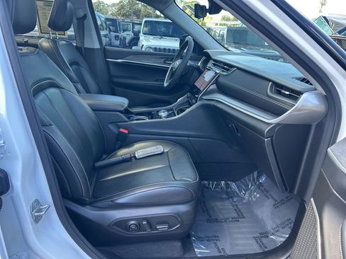 Used 2023 Jeep Grand Cherokee Limited w/ Luxury Tech Group II image 24