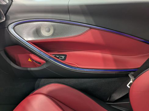 Used 2023 McLaren Artura image 16