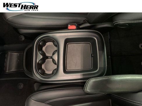 Used 2026 Chrysler Pacifica Select AWD/4WD image 9