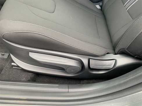 New 2025 Hyundai Elantra SEL image 12