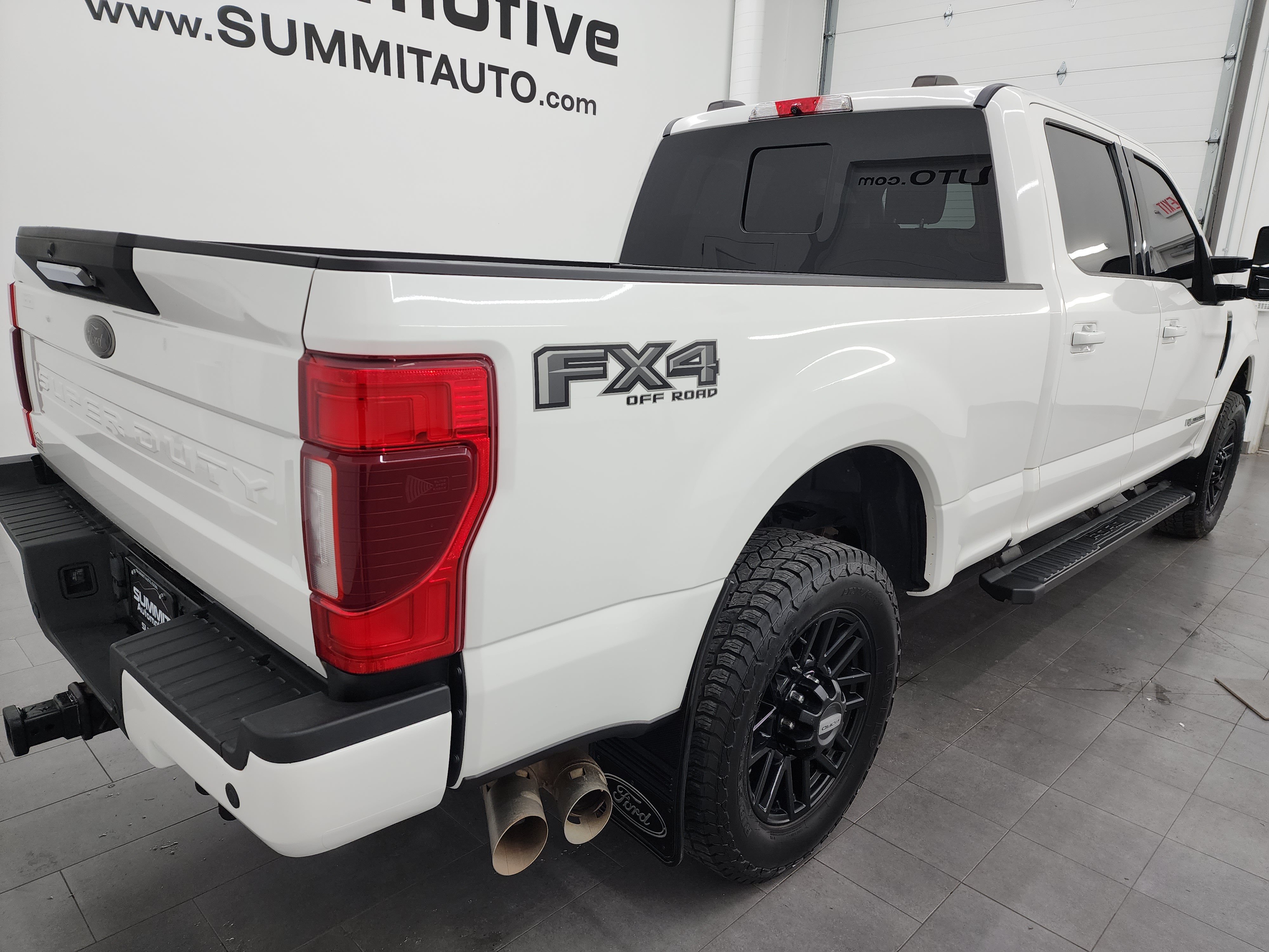 Used 2022 Ford F350 Lariat w/ Black Appearance Package AWD/4WD image 4