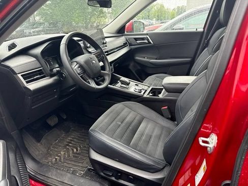 Used 2024 Mitsubishi Outlander SE AWD/4WD image 5
