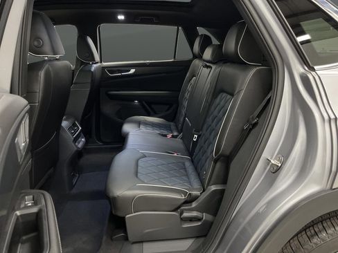 Used 2024 Volkswagen Atlas Cross Sport SEL Premium R-Line image 30