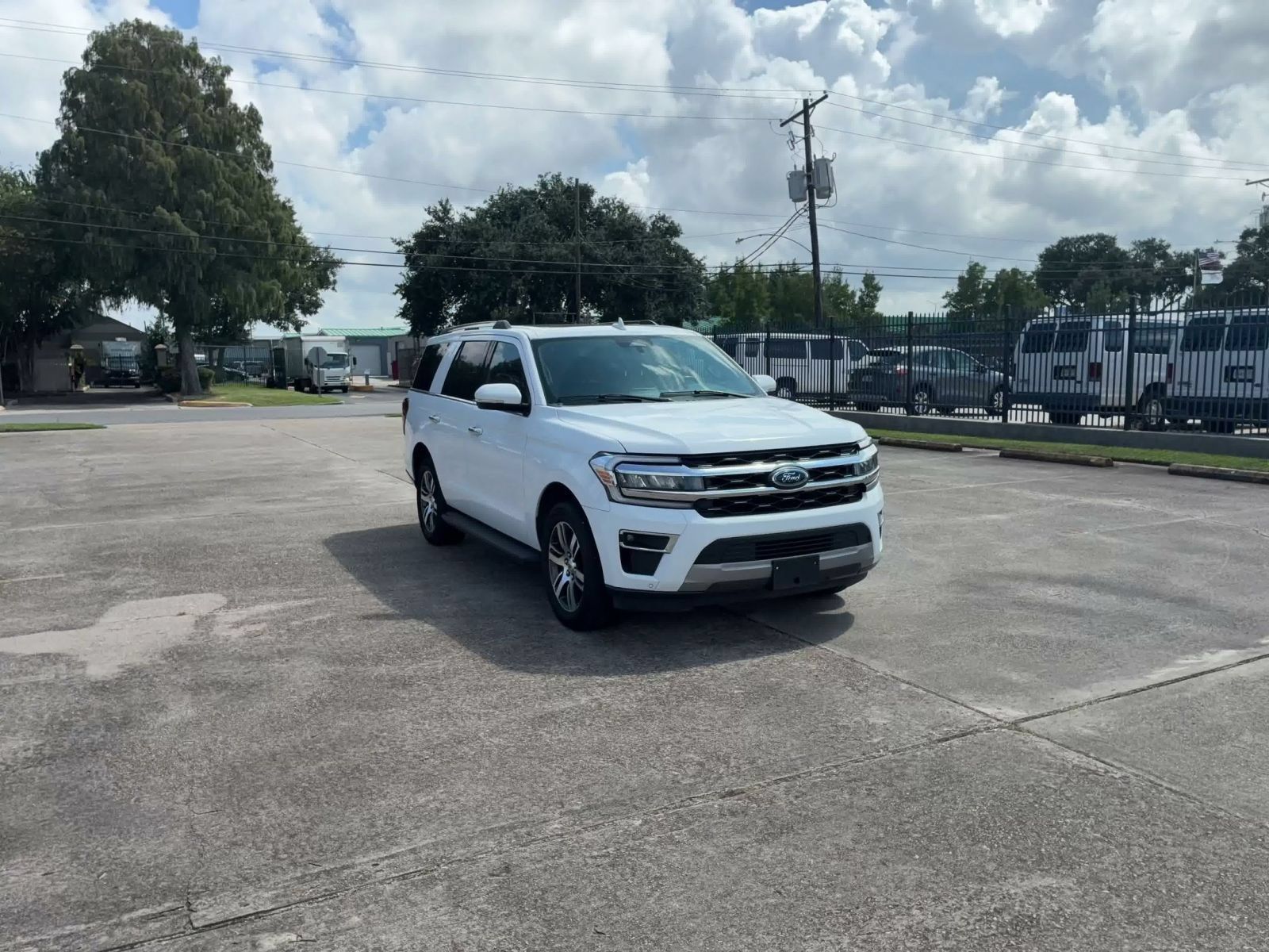 Used 2024 Ford Expedition Limited AWD/4WD image 3