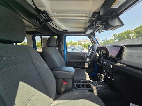 Used 2024 Jeep Wrangler Unlimited Sahara w/ Safety Group AWD/4WD image 8