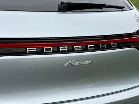 Certified 2025 Porsche Macan image 32