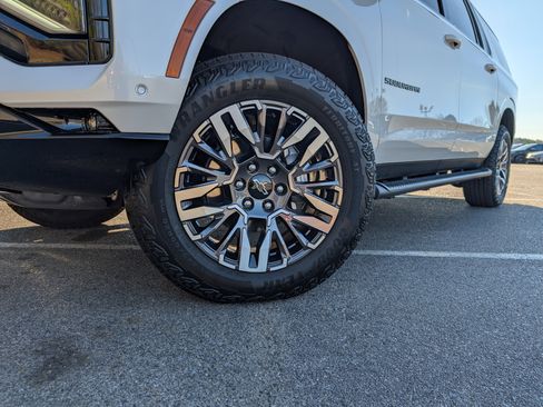 Used 2025 Chevrolet Suburban Z71 w/ Comfort Package image 37