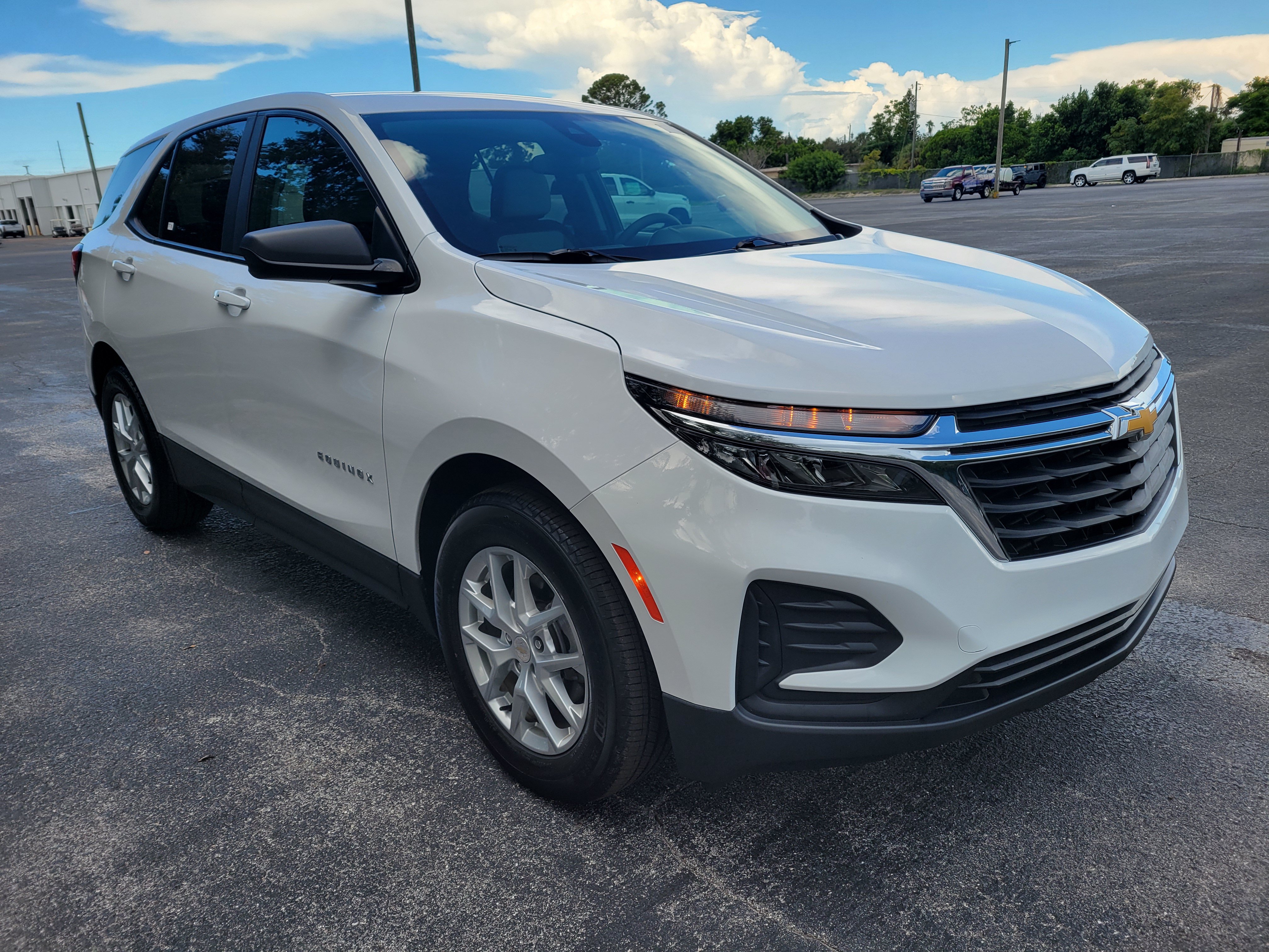Certified 2024 Chevrolet Equinox LS w/ LS Convenience Package FWD image 3