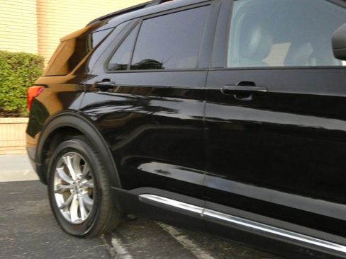 Used 2020 Ford Explorer XLT w/ Equipment Group 202A image 6