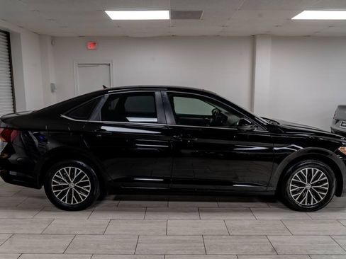 Used 2019 Volkswagen Jetta SE w/ Cold Weather Package FWD image 15