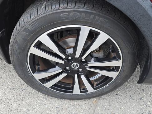 Used 2020 Nissan Kicks SR w/ SR Premium Package FWD image 23