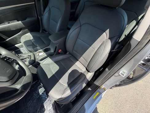 Used 2017 Hyundai Elantra Limited FWD image 16
