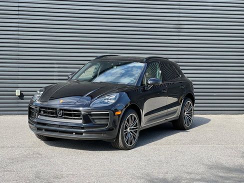 Certified 2025 Porsche Macan image 1