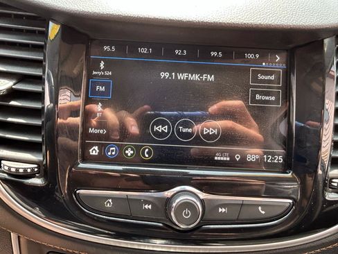 Used 2019 Chevrolet Trax LT w/ LT Convenience Package AWD/4WD image 22