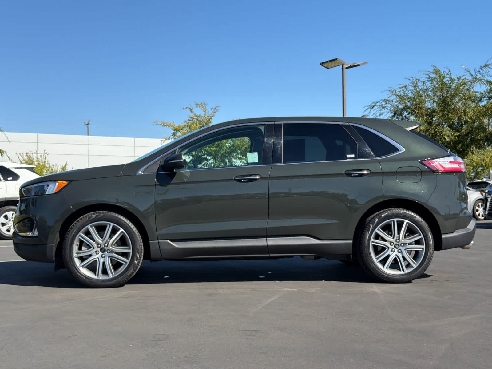 Used 2023 Ford Edge Titanium w/ Class II Trailer Tow Package AWD/4WD image 9