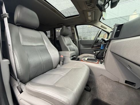 Used 2006 Jeep Grand Cherokee Limited image 26