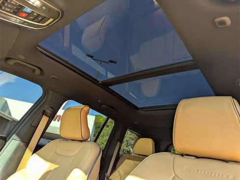 Used 2025 Jeep Grand Cherokee Summit w/ Obsidian Package image 27