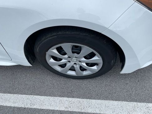 Used 2022 Toyota Corolla LE image 9