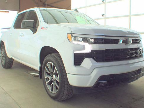 Certified 2022 Chevrolet Silverado 1500 RST image 2