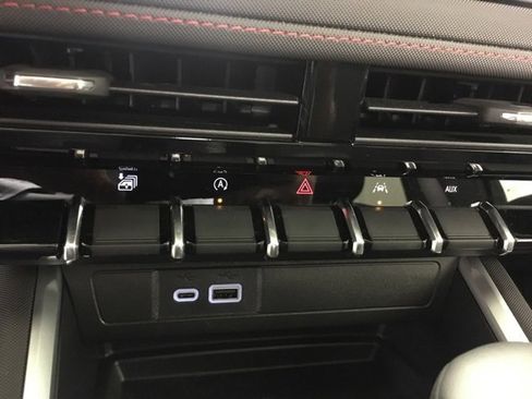 Used 2025 Chevrolet Colorado Z71 w/ Technology Package image 30