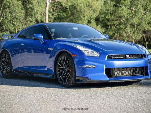 Used 2024 Nissan GT-R AWD/4WD image 12