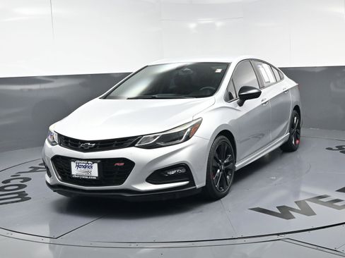 Used 2018 Chevrolet Cruze LT w/ Redline Edition image 11