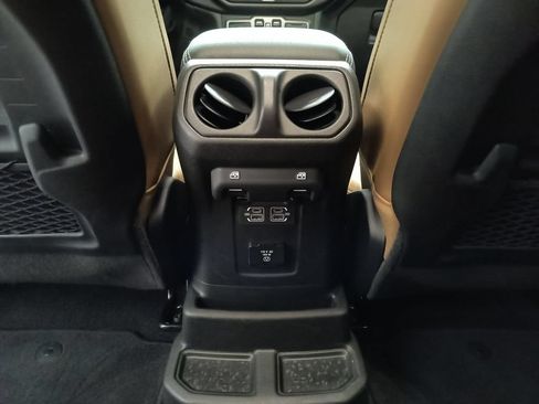 Used 2022 Jeep Wrangler Unlimited Rubicon w/ Steel Bumper Group AWD/4WD image 25