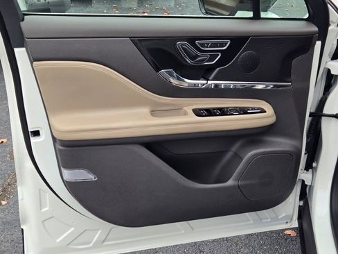 Certified 2024 Lincoln Corsair AWD image 22