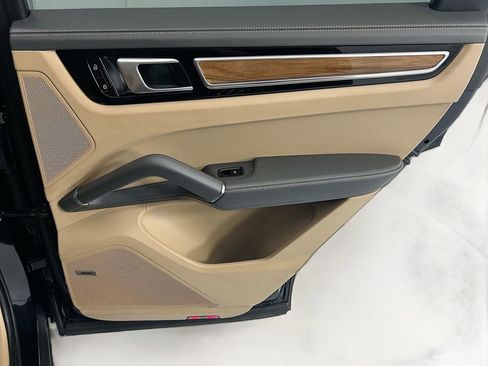 Used 2022 Porsche Cayenne image 26