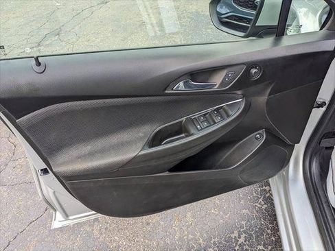 Used 2018 Chevrolet Cruze LS FWD image 9
