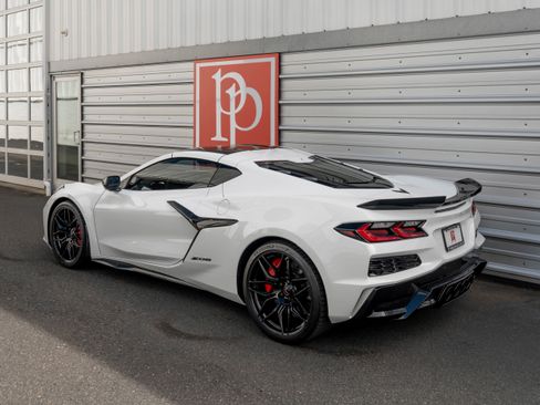 Used 2024 Chevrolet Corvette Z06 w/ Stealth Interior Trim Package RWD image 36