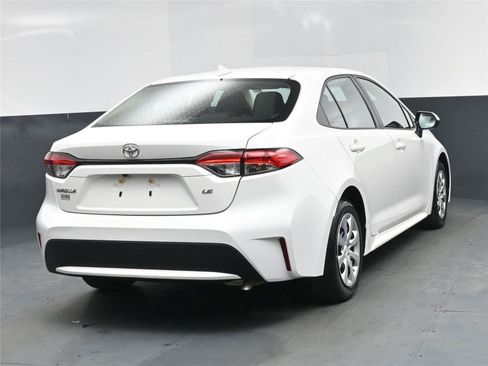 Used 2022 Toyota Corolla LE image 10