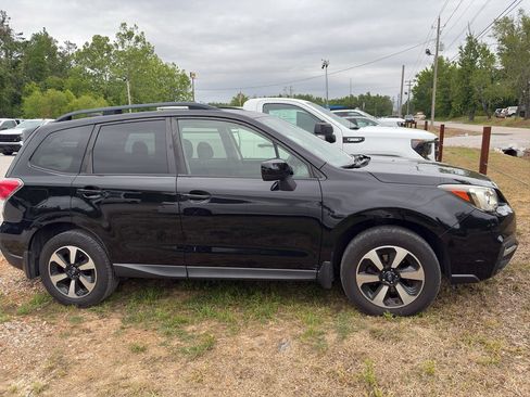 Used 2017 Subaru Forester 2.5i Premium w/ All-Weather Package AWD/4WD image 2