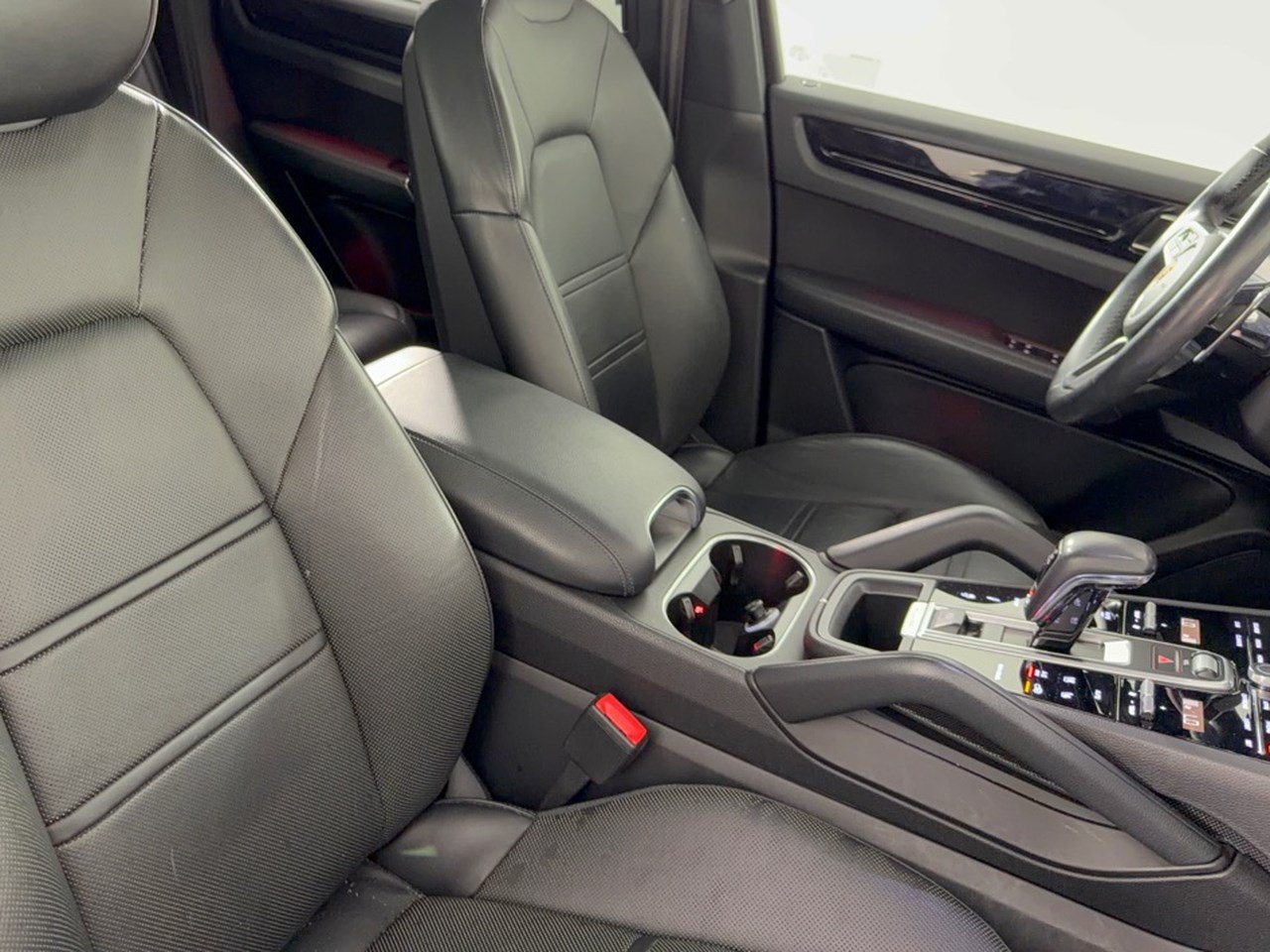 Certified 2023 Porsche Cayenne AWD/4WD image 30