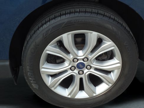 Used 2020 Ford Edge Titanium AWD/4WD image 9