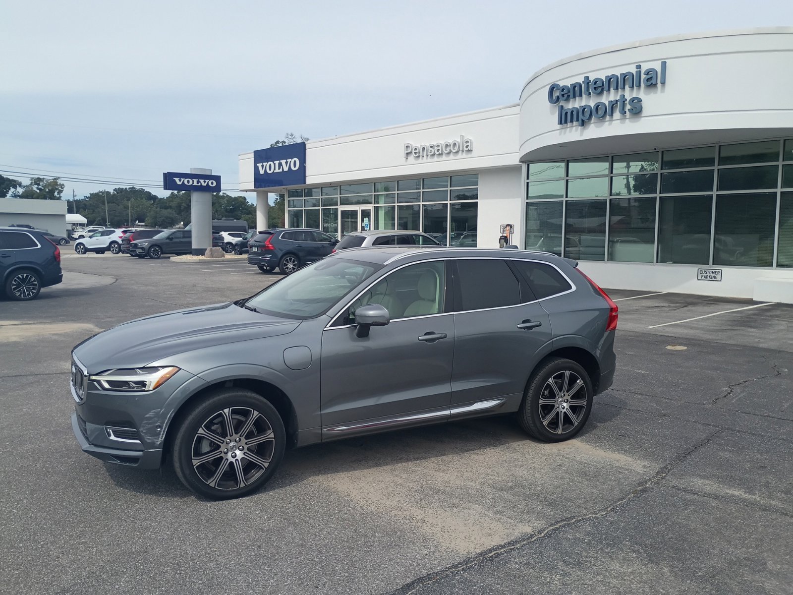 Used 2019 Volvo XC60 T8 Inscription w/ Advanced Package AWD/4WD image 2