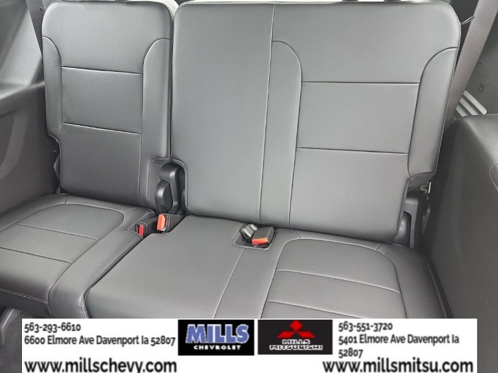Used 2023 Chevrolet Traverse LT w/ LT Premium Package AWD/4WD image 17