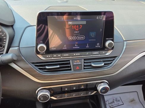 Used 2024 Nissan Altima 2.5 SV image 17