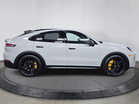 New 2026 Porsche Cayenne Turbo GT image 8